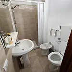 לינה וארוחת בוקר Al Mare 3*