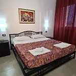לינה וארוחת בוקר Al Mare 3*