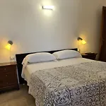 לינה וארוחת בוקר Al Mare לידו די קאמאיורה