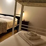 לינה וארוחת בוקר Al Mare 3*